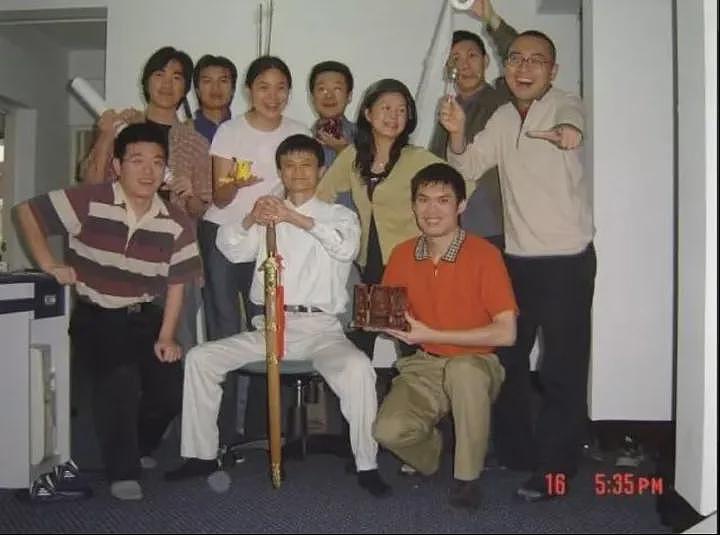 靠写代码身价26亿,“淘宝第一个程序员”离职!浙大生物系毕业,曾是阿里最低调合伙人(组图) - 3