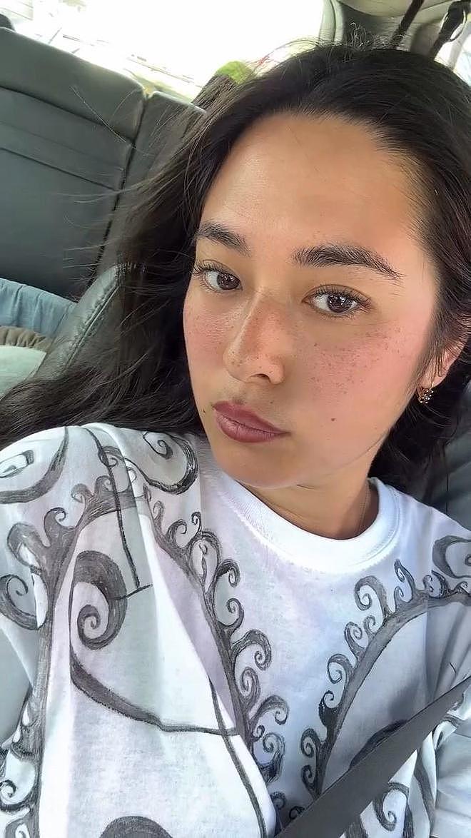 姜文女儿结婚后首露面，一脸雀斑撞脸王祖贤，法国老公未露面（组图） - 1