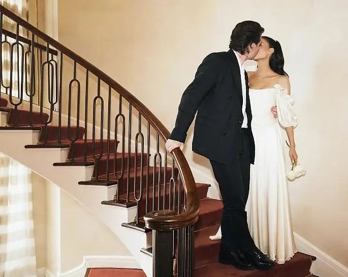 太狠!贝克汉姆好大儿为名媛老婆重办婚礼,爸妈弟妹压根没通知?小贝心碎:你干脆去掉爹的姓氏吧!(组图) - 20
