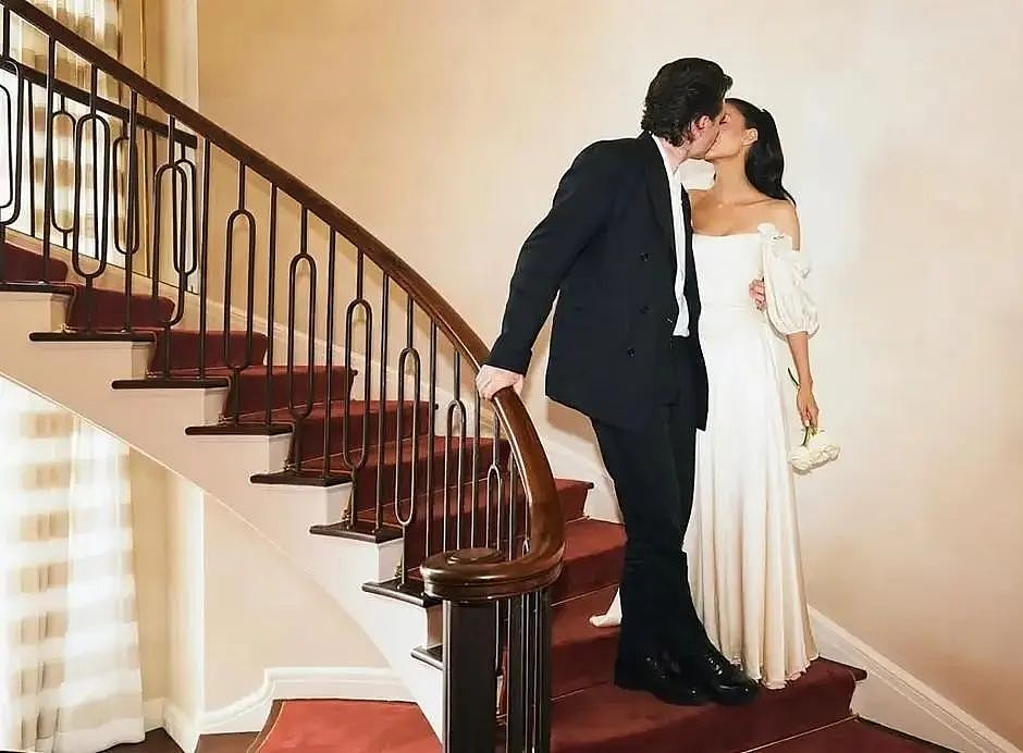 太狠!贝克汉姆好大儿为名媛老婆重办婚礼,爸妈弟妹压根没通知?小贝心碎:你干脆去掉爹的姓氏吧!(组图) - 23