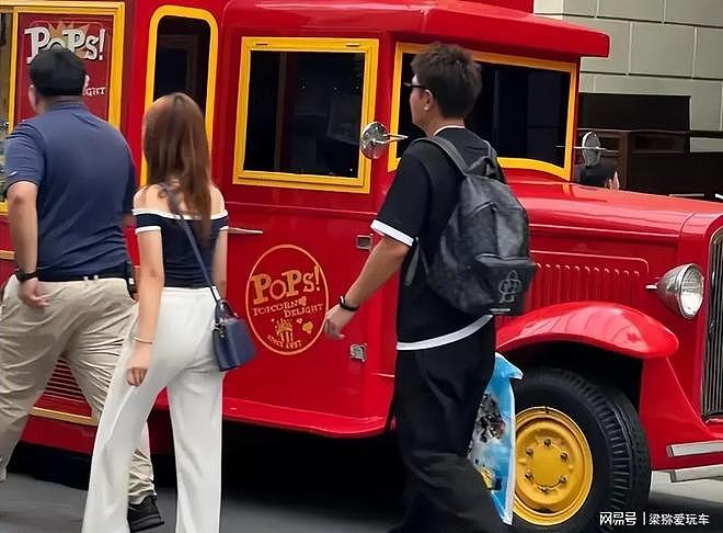 李小璐恋情风波后,13岁甜馨为母亲撑腰(组图) - 3