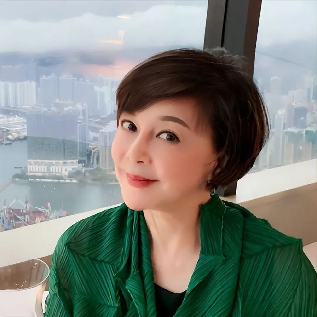 香港顶流娱记突发疾病,紧急入ICU,曾手撕李嘉欣大骂成龙(组图) - 2