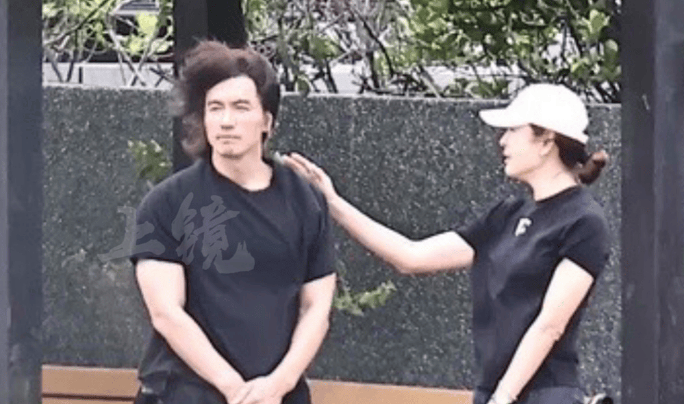 言承旭独自驾车祭拜大S，在其墓碑前悲痛泪崩（组图） - 2