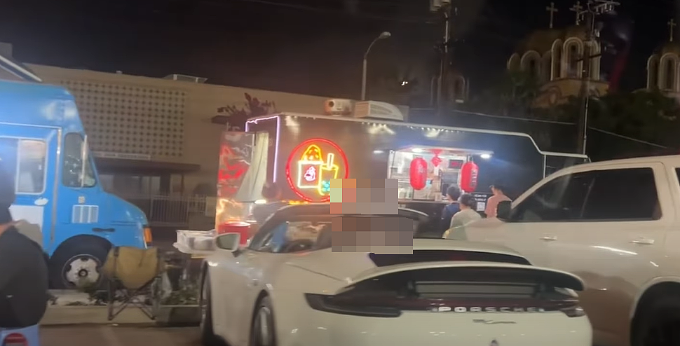 加州华人摊贩为抢夜市，竟摆灵堂占摊位？路人以为命案现场（组图） - 3