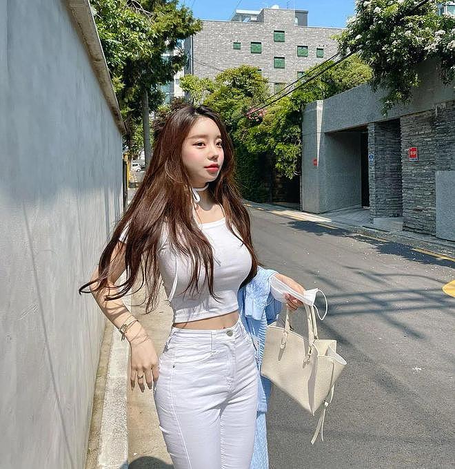 【美女】性感小恶魔很吸睛,清纯可爱不失火辣(组图) - 32