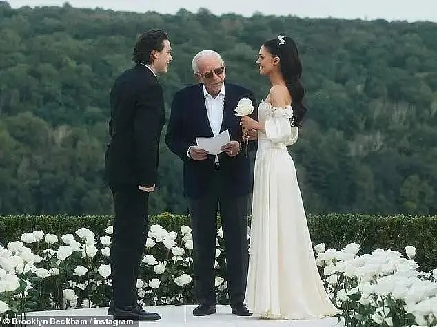 太狠!贝克汉姆好大儿为名媛老婆重办婚礼,爸妈弟妹压根没通知?小贝心碎:你干脆去掉爹的姓氏吧!(组图) - 14
