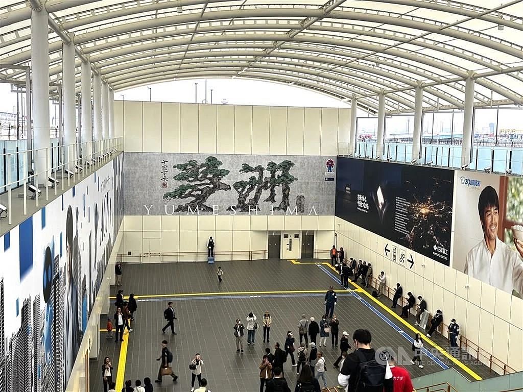 日本大阪地铁瘫痪，约3万人被困！游客在窗户写字求救（组图） - 3