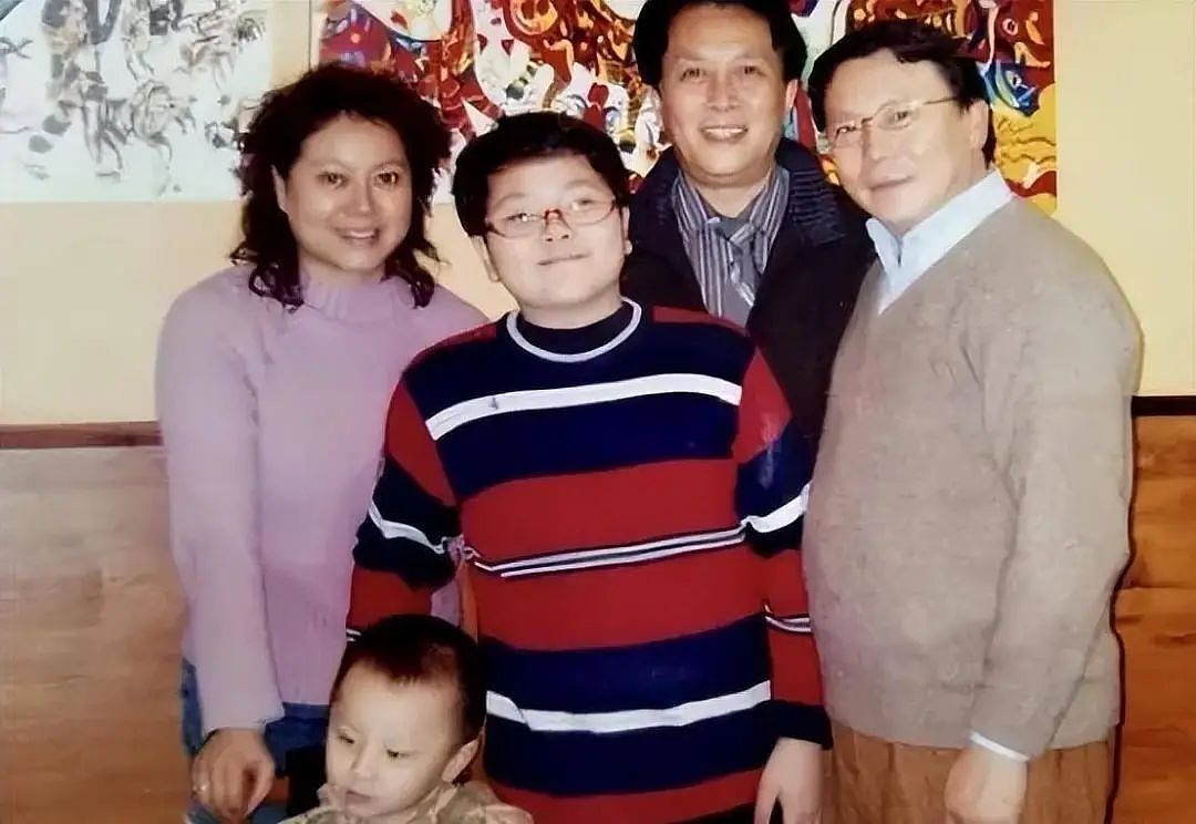 原配自杀、儿子残疾，再娶小12岁娇妻，难怪唐国强73岁还这么拼（组图） - 5