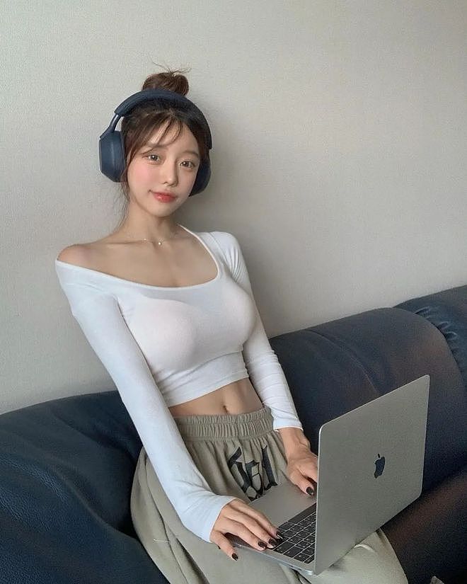 【美女】性感小恶魔很吸睛,清纯可爱不失火辣(组图) - 14