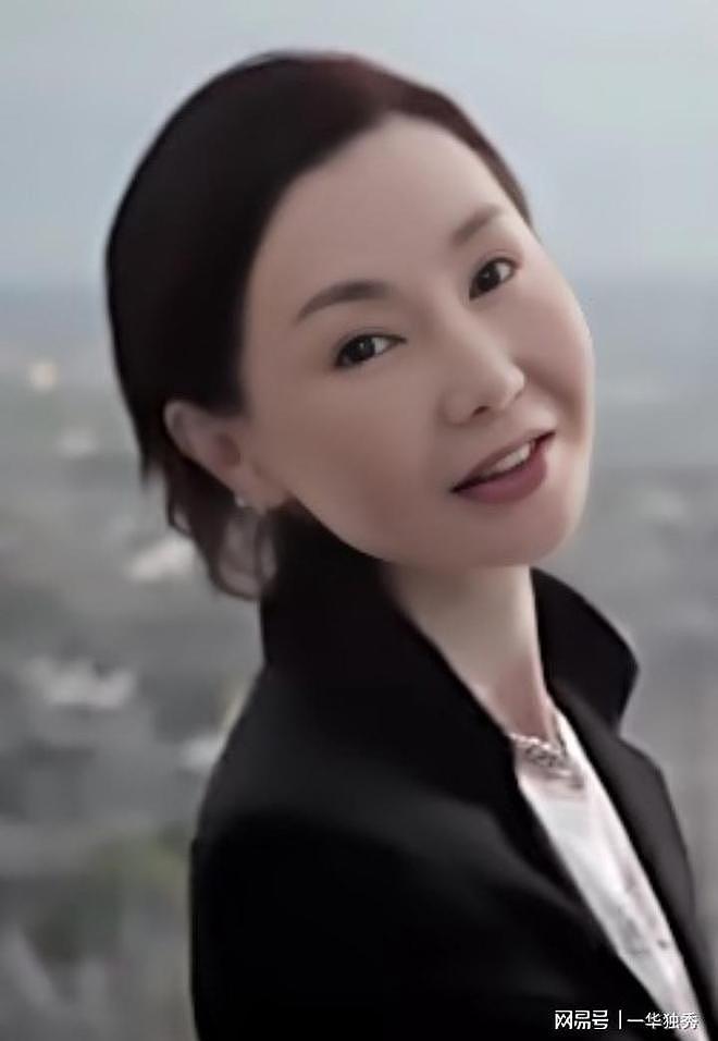 61岁张曼玉突然活跃台前,玩自媒体拍广告,开启新华样年华(组图) - 2