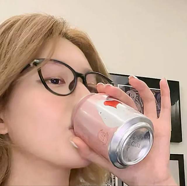 赵露思助农风波发酵!代工厂已被执行30万,去年被曝产品疑有粪便(组图) - 3