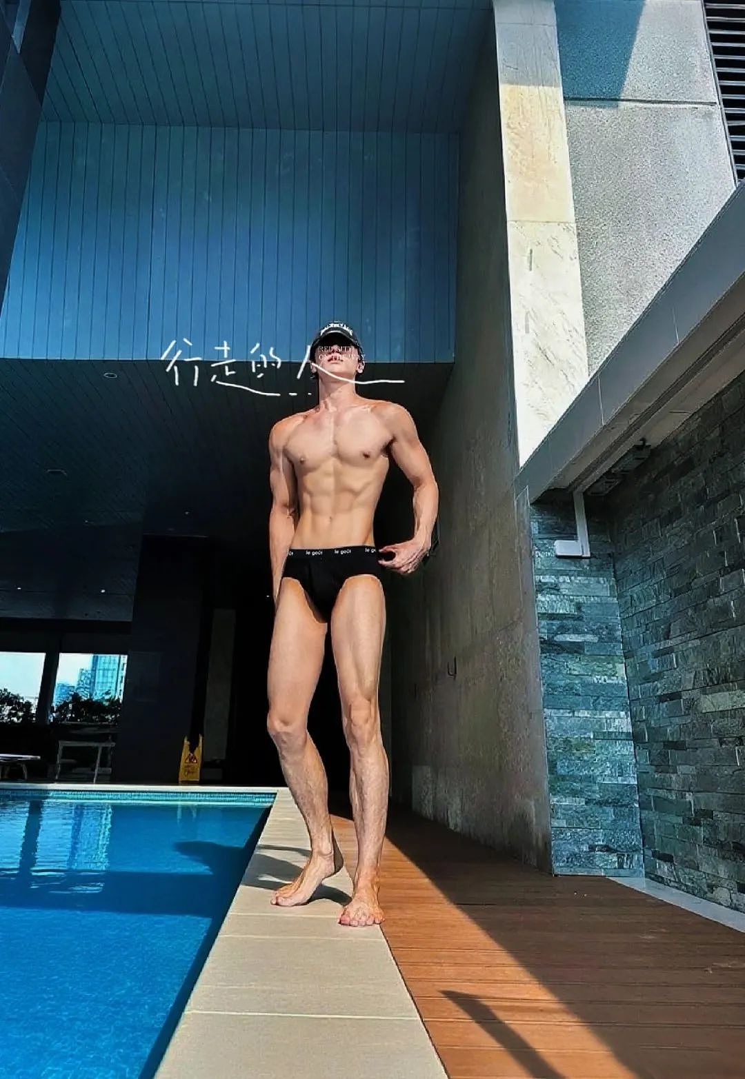 【帅哥】185性感肌肉小狼狗,饱满胸肌,八块腹肌,浴缸拍照太诱惑...(组图) - 7