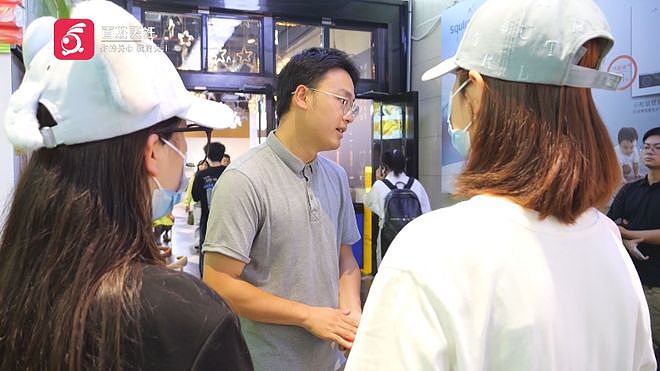 女子吃火锅见碗里活蛆蠕动当场呕吐，商家：这是蛋白质（组图） - 10