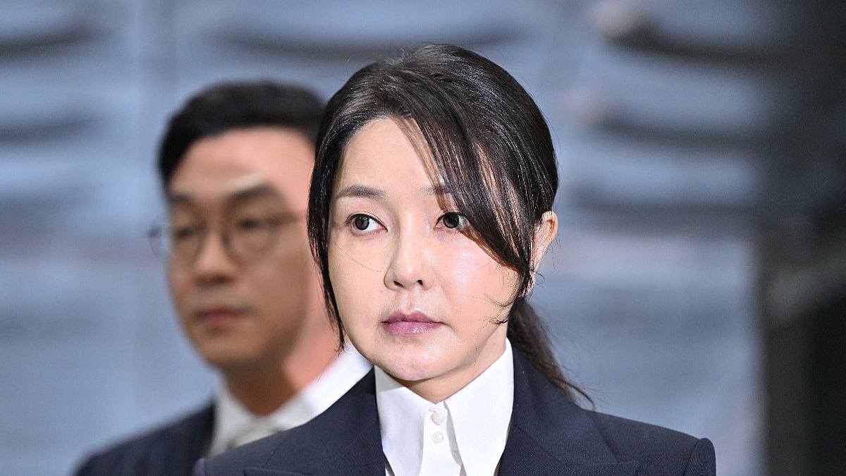 金建希羁押状态下首到案受讯，韩国独检组：她拒绝陈述18日再传讯（组图） - 1