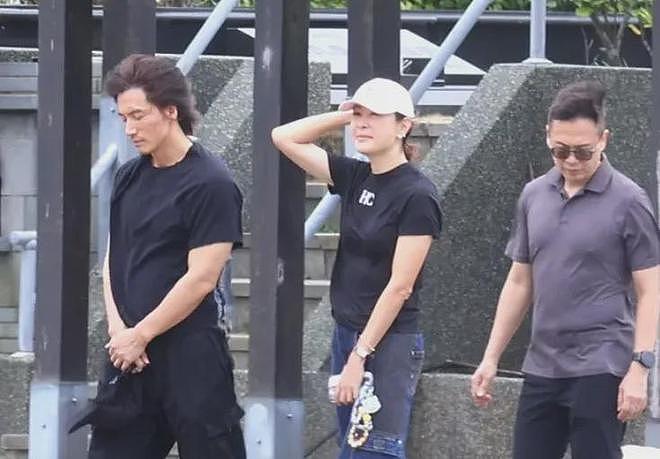 大S雕像迟迟没落成,言承旭只能到墓园祭拜,当场落泪吃饭都在哭(组图) - 12