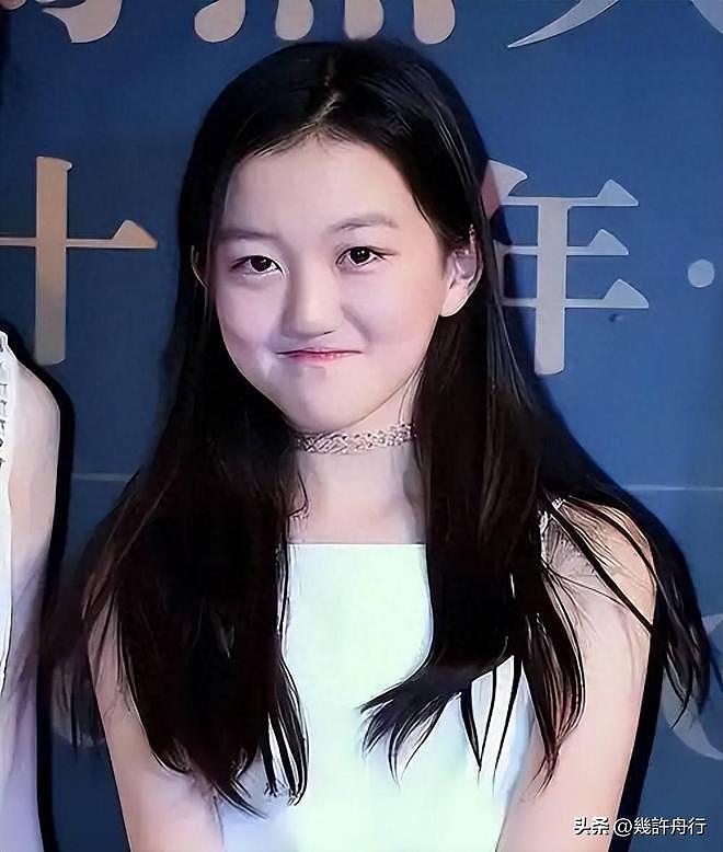 19岁的李嫣饭后抽电子烟，李亚鹏看在眼里毫无动作，看手法很娴熟（组图） - 5