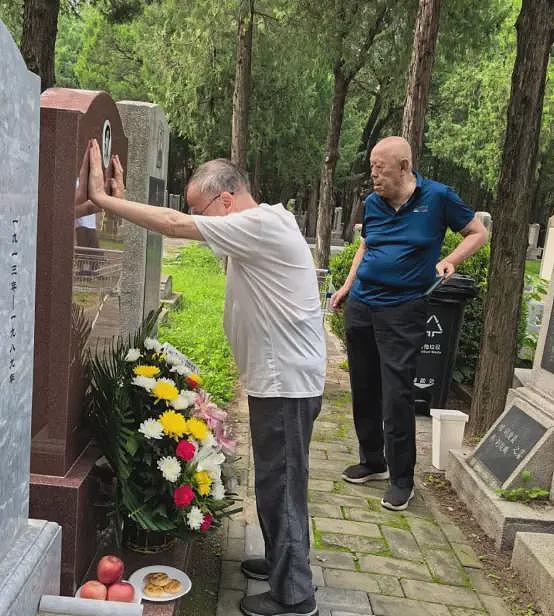 朱令骨灰安葬,八十岁父母公告:将一如既往追凶, 无论天涯海角(组图) - 6