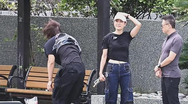 大S雕像迟迟没落成,言承旭只能到墓园祭拜,当场落泪吃饭都在哭(组图) - 3
