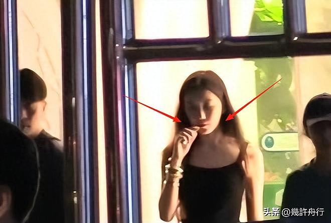 19岁的李嫣饭后抽电子烟，李亚鹏看在眼里毫无动作，看手法很娴熟（组图） - 1