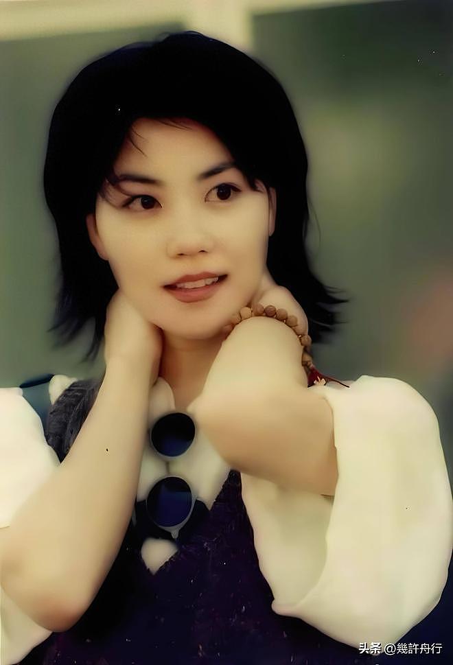 19岁的李嫣饭后抽电子烟，李亚鹏看在眼里毫无动作，看手法很娴熟（组图） - 7