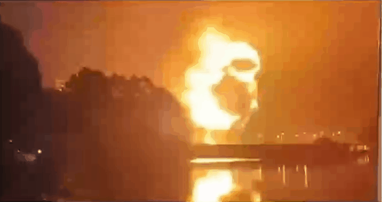 传厦门化工厂突发大规模爆炸!短时间内连续爆炸!网友:恐与劳资纠纷有关(视频/组图) - 1