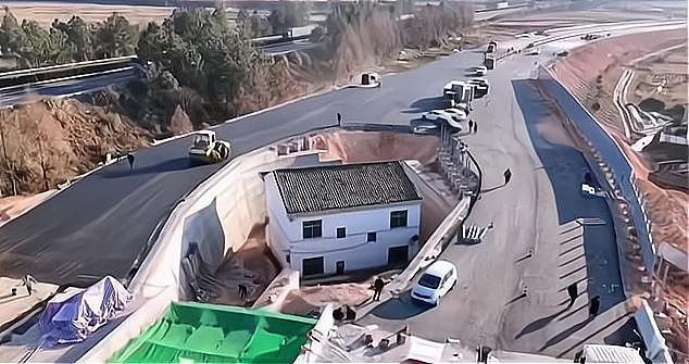 江西“最强钉子户”一家人搬走：无法忍受噪音，外出租房（组图） - 3