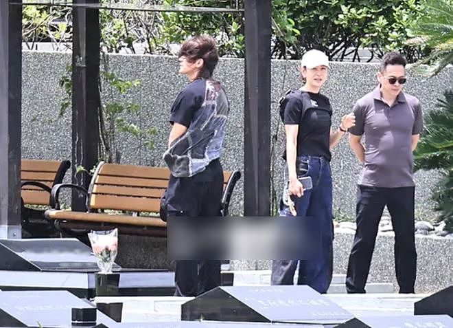 大S雕像迟迟没落成,言承旭只能到墓园祭拜,当场落泪吃饭都在哭(组图) - 11