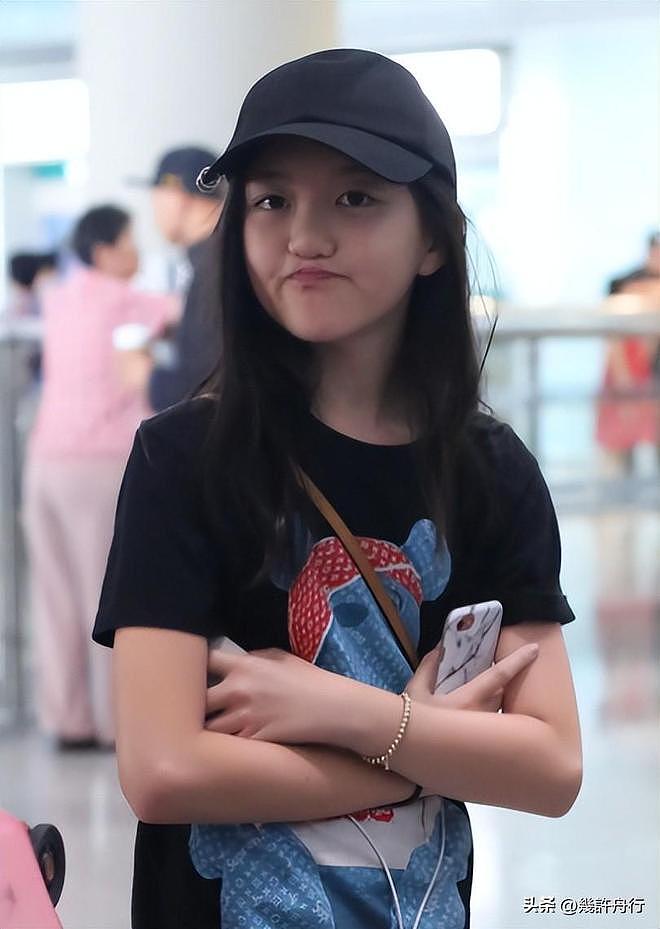 19岁的李嫣饭后抽电子烟，李亚鹏看在眼里毫无动作，看手法很娴熟（组图） - 15