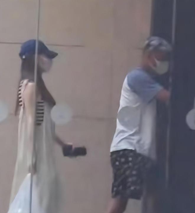 文章恋情曝光后首现身，左手戴戒指疑似二婚，与绯闻女友多次同台（组图） - 7