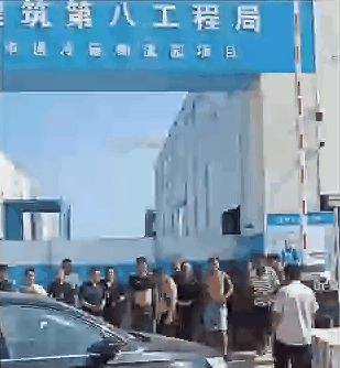 世界工厂大崩溃!中厂裁员欠薪,失业潮席卷中国,工人堵门讨薪视频曝(视频/组图) - 4
