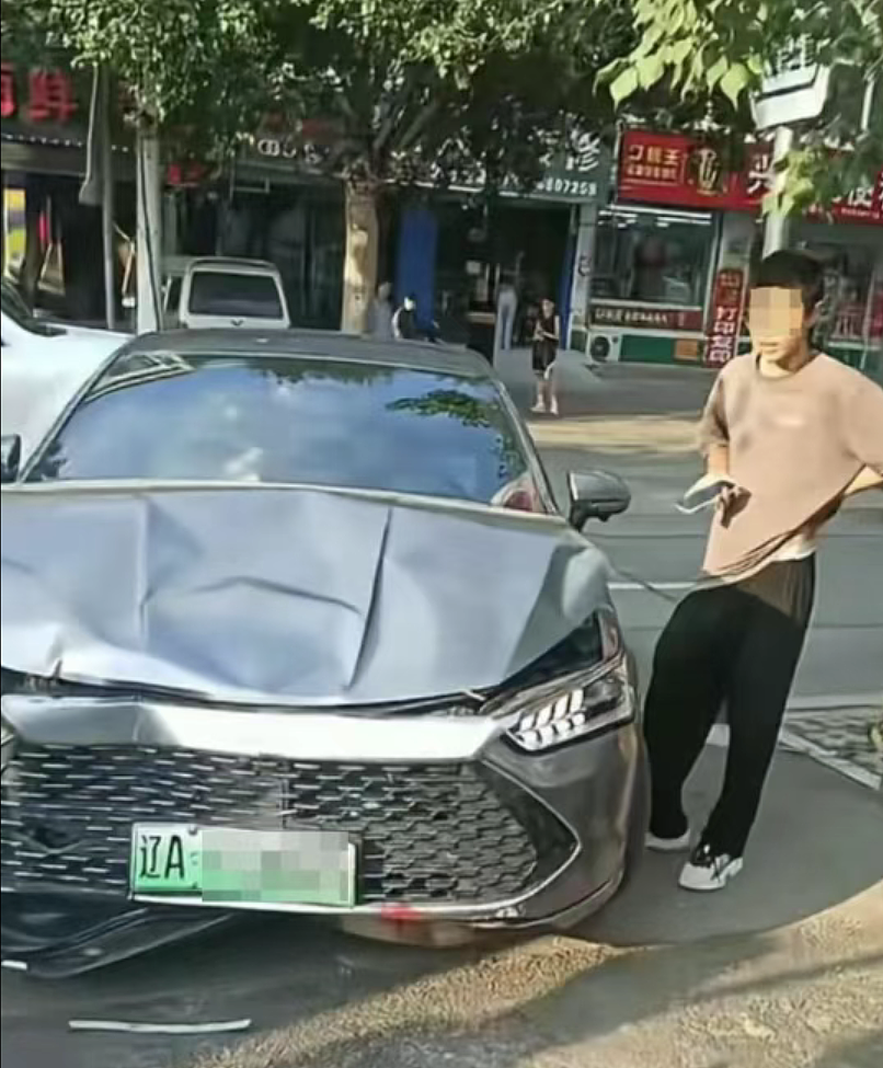 19岁小伙把人撞进ICU称嚣张喊：“00后治你！”行车记录仪曝光5次撞击太惊心（视频/组图） - 9