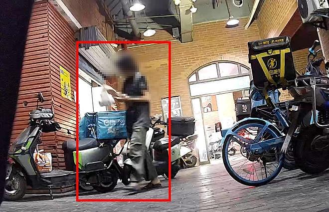 男子觉得跑外卖辛苦专偷同行外卖，被抓时在商场蹭空调（组图） - 3