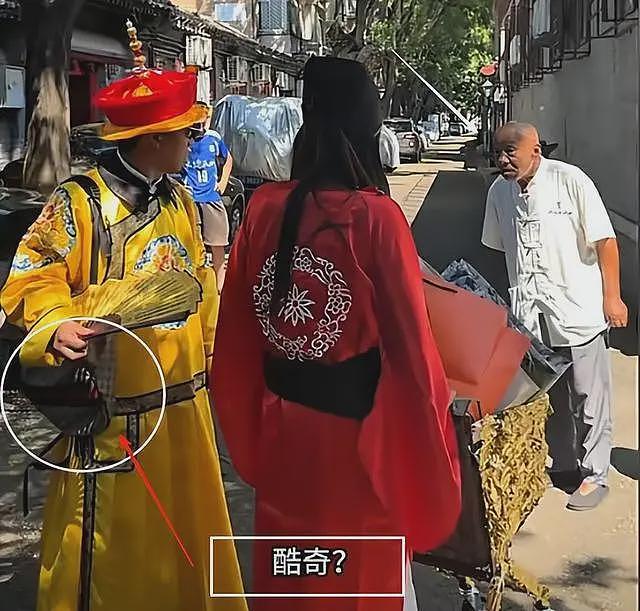 安徽博主小伙因长相酷似溥仪,接到横店邀约,网友:这叫老天爷赏饭吃(组图) - 8