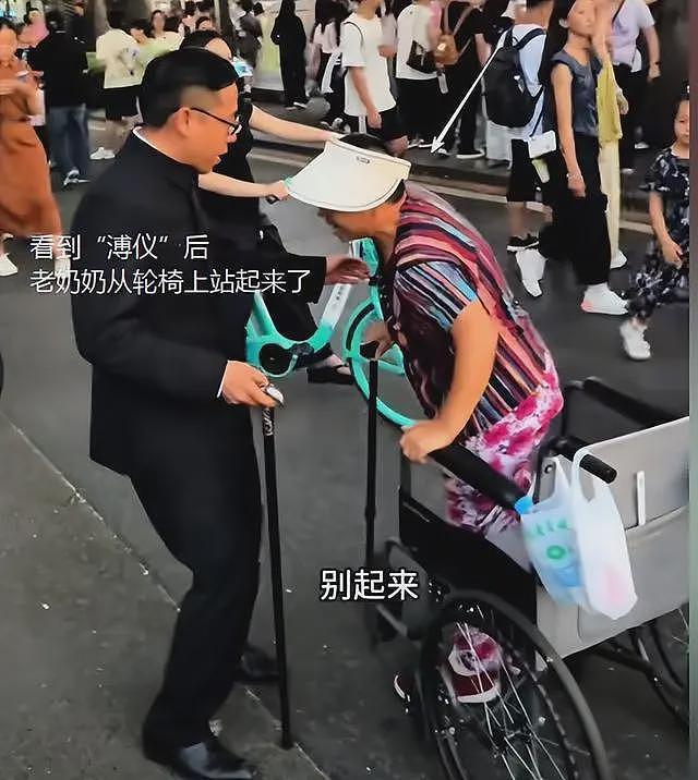 安徽博主小伙因长相酷似溥仪,接到横店邀约,网友:这叫老天爷赏饭吃(组图) - 9