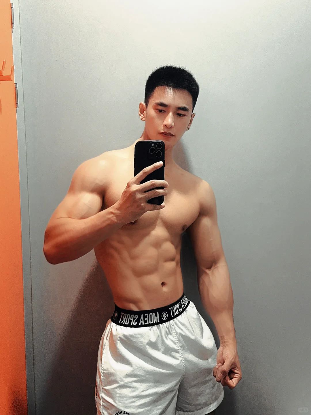 【帅哥】27岁杭州黑皮体育生，流水臂八块腹肌，这184的身高扮演飞仙女，男女观众看了不淡定（组图） - 6