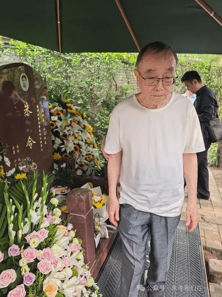 朱令下葬后,老父母发起最后反击(组图) - 2