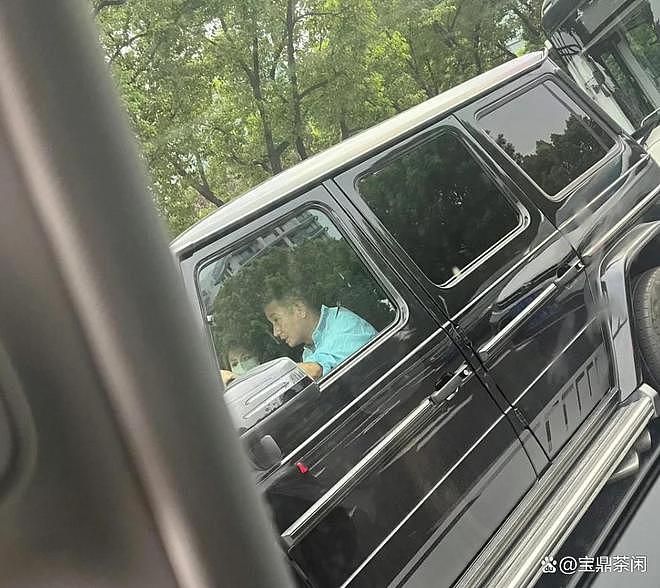 文章姚笛复合了？网友偶遇文章驾车外出，副驾驶疑似坐着姚笛（组图） - 1