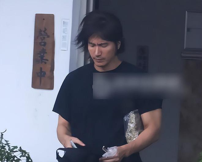大S雕像迟迟没落成,言承旭只能到墓园祭拜,当场落泪吃饭都在哭(组图) - 17