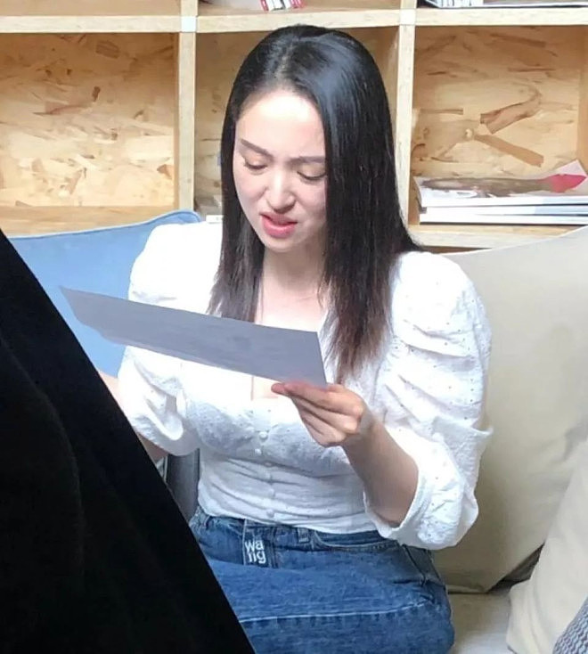 董璇广告拍摄现场照曝光 工作人员：她真缺钱（组图） - 1