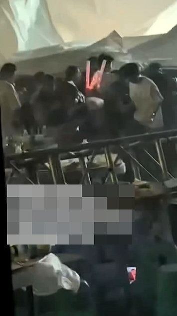 2死3重伤！四川啤酒节舞台大棚突然坍塌酿祸，现场尖叫不断（视频/组图） - 5