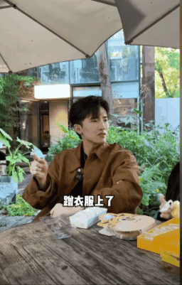 “豪门公主”结婚也要带货！“富二代继承者”为抢家业，疯卷流量（组图） - 33