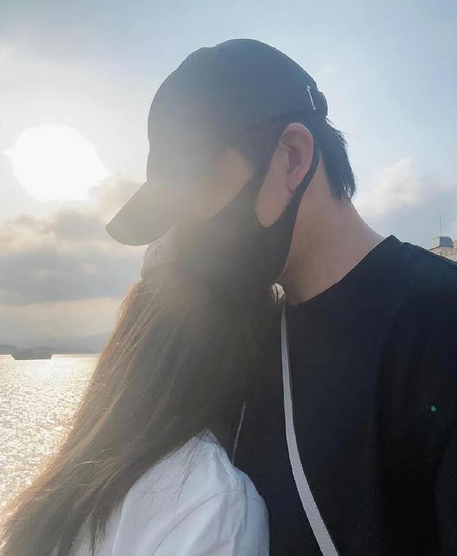 俞灏明王晓晨婚后首同框，现身欧洲度蜜月，女方胖了一圈有双下巴（组图） - 8
