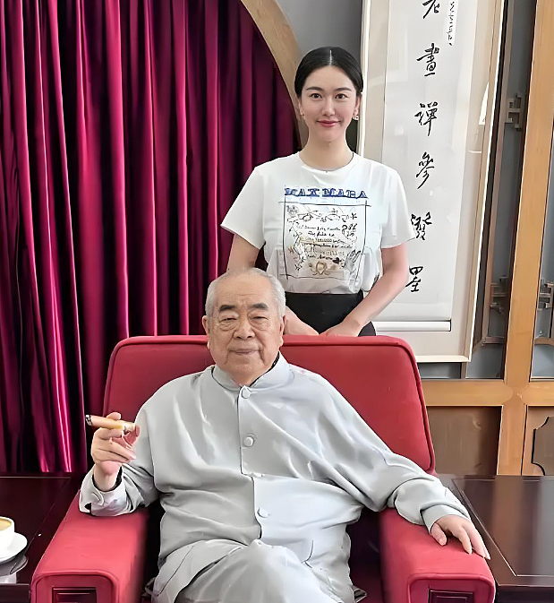 冲上热搜!中国知名书画家失联,疑被小50岁嫩妻卷走$20亿资产,两人结婚仅16个月(组图) - 8