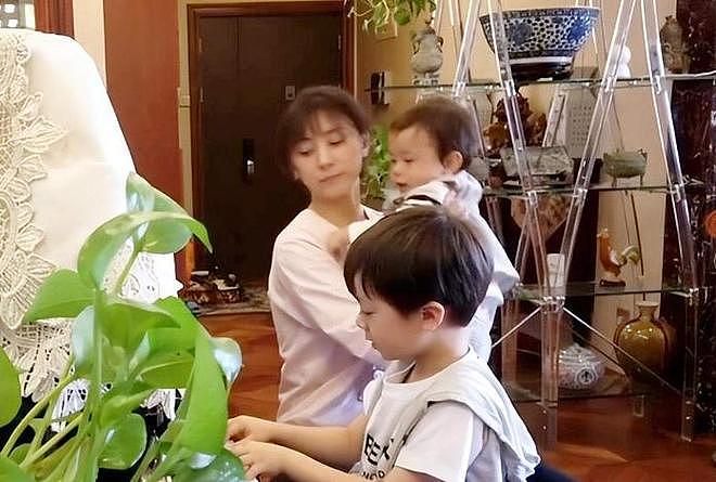 色字头上一把刀！当年娶娇妻的导演们，都为自己的“欲望”付出了代价（组图） - 10