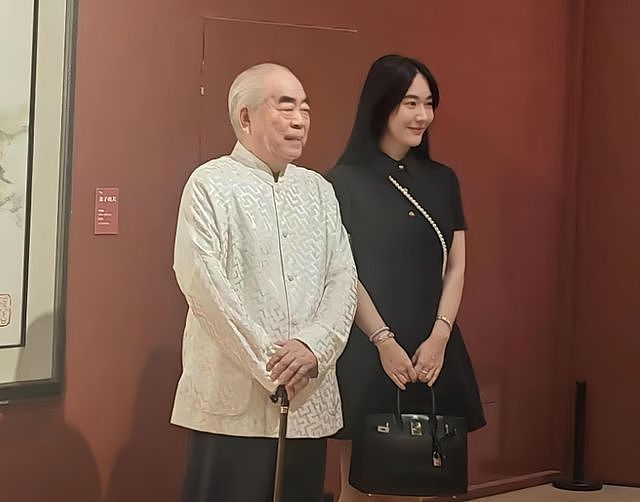 曝86岁范曾被小50岁娇妻背刺！出轨继子，并伙同情人倒卖20亿收藏（组图） - 24