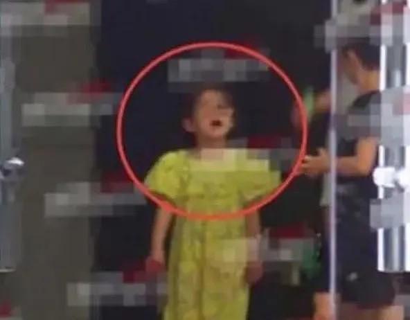 霍思燕带女儿出行被拍，被怀疑代孕得女，嗯哼曾无意说出妹妹名字（组图） - 13