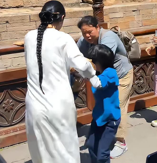 张纪中杜星霖被指偏心！亲儿子公然殴打混血继子，全程冷漠无视（组图） - 2