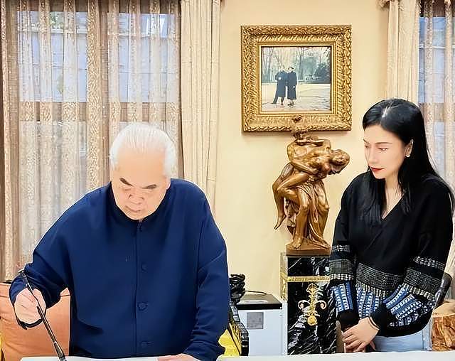 曝86岁范曾被小50岁娇妻背刺！出轨继子，并伙同情人倒卖20亿收藏（组图） - 4