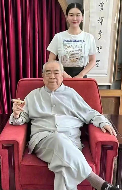 曝86岁范曾被小50岁娇妻背刺！出轨继子，并伙同情人倒卖20亿收藏（组图） - 9