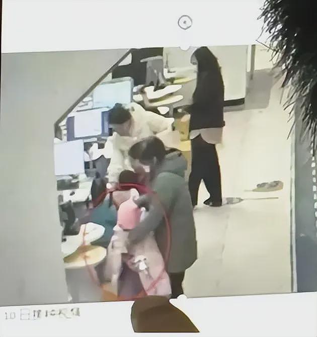 男童被邻居抓走顶替打针!警方介入,娃妈死磕到底,更多猛料被扒(组图) - 6